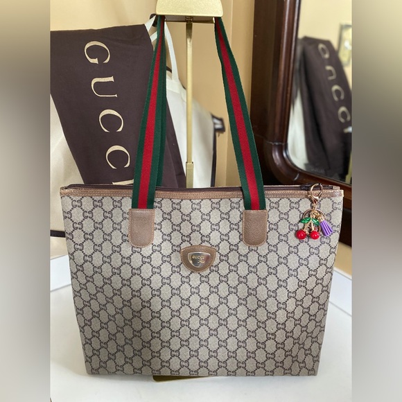 Gucci Handbags - Gucci Supreme Monogram Sherry Line